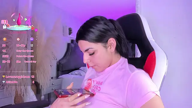 Chat XXX en directo de KarelyMitchel