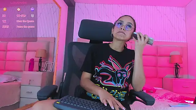 แชท XXX สดของ CarolineFyre