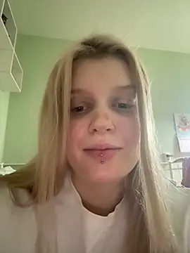 SilentAny Adlı Modelin Canlı XXX Sohbeti