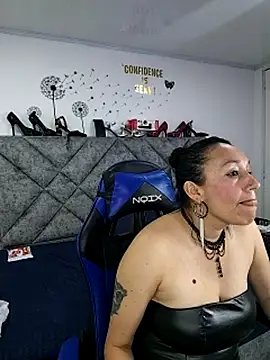 Shantey_Laurent Chat XXX in diretta