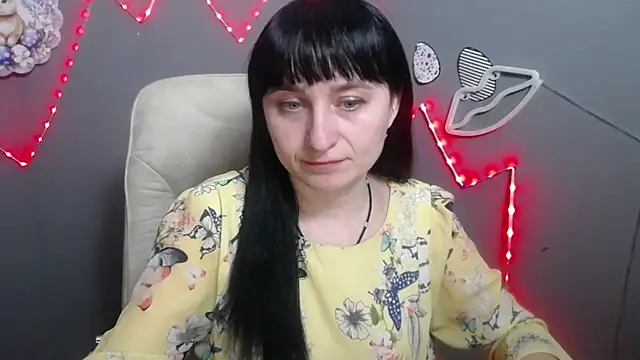 NinaFlawlees Chat XXX in diretta