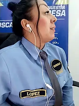 Cristal_Security-1's Live XXX Chat