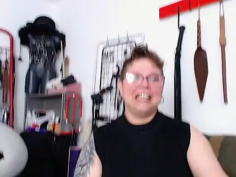 Živý XXX chat Leah_R