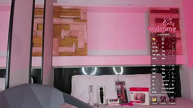 XXX chat uživo modela AmberAdams_