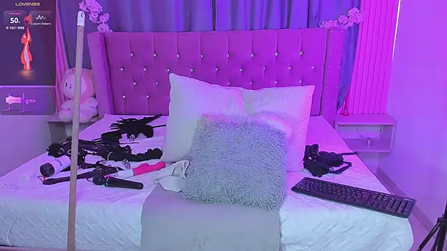 Nayla-Mouna 即時 XXX 聊天