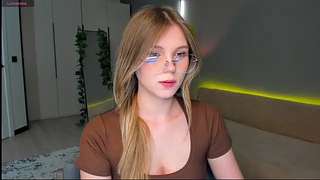 linakorvin's Live XXX Chat