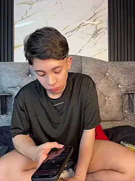 Webkamerová show Noah-ledom