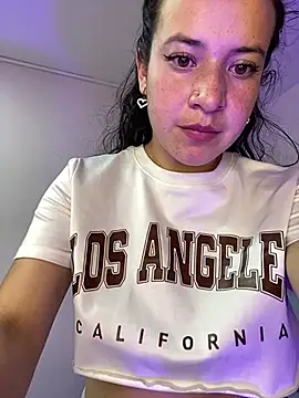 tinkerbell_pink22's Live XXX Chat