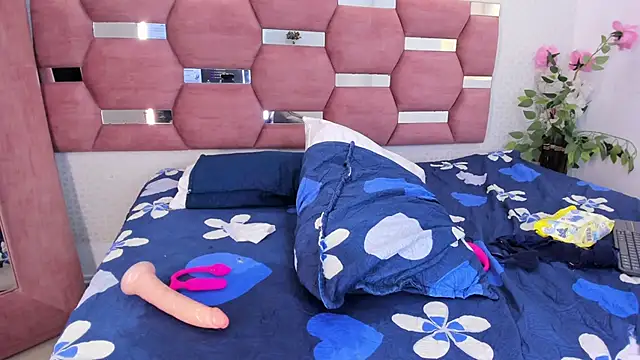 violet_giraldo live XXX chat