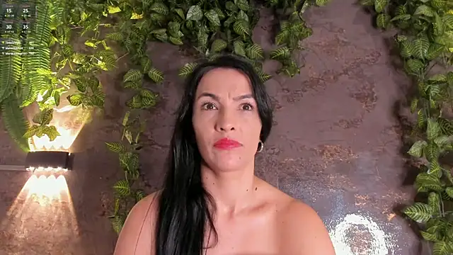 emily_hunter12 即時 XXX 聊天