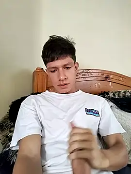 kleiverg69: διαδικτυακό σόου στην κάμερα