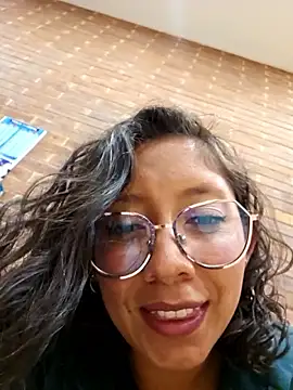 Camila_Lopez1のライブXXXチャット