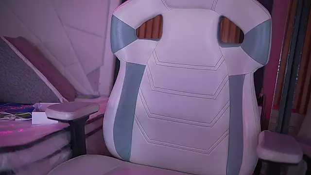 Emily_Roberts9's Live XXX Chat