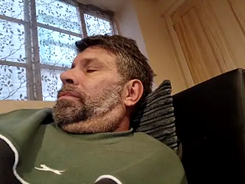 stud2512のライブXXXチャット