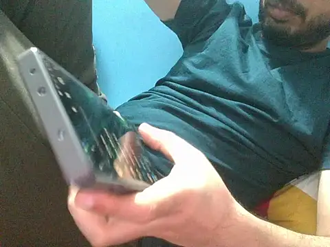 Precumboner: διαδικτυακό σόου στην κάμερα