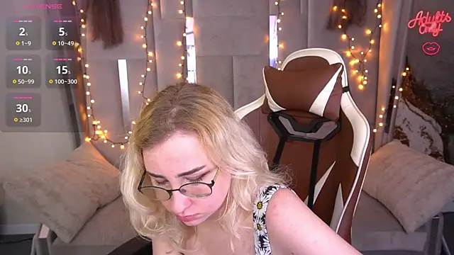 Show modela MillaLuxLove na web-kameri