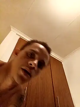 Brentrawbreed élő XXX-chatje