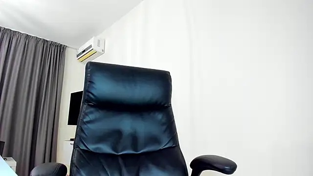 Show modela Findom_guy na web-kameri