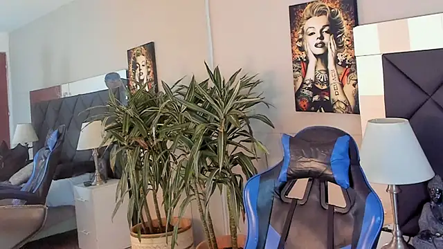 kai_storn: διαδικτυακό σόου στην κάμερα