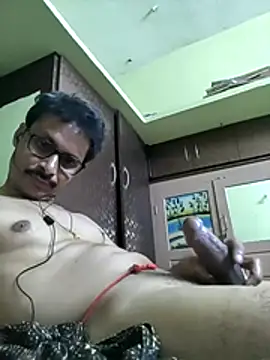 Show modela krish-40 na web-kameri