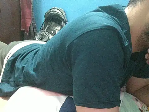 Precumboner Adlı Modelin Canlı XXX Sohbeti