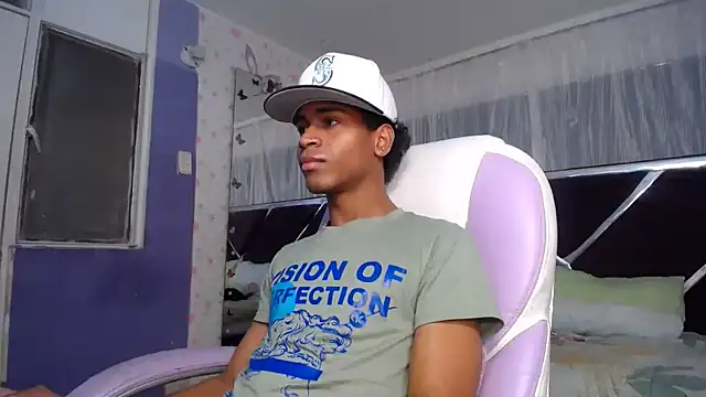 Santy_bigcock_01 Show Webcam