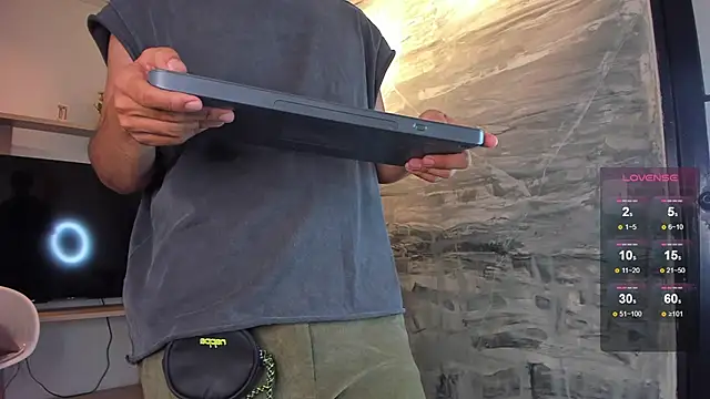 Chatroom XXX en direct de NicoKinggs_