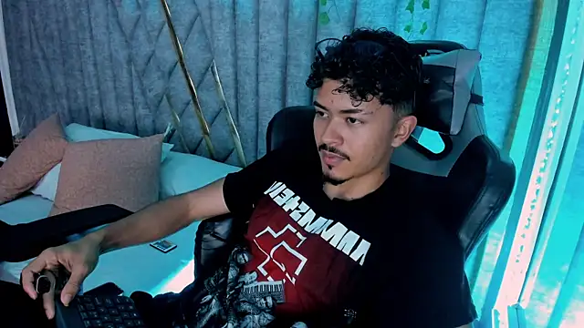 NicolaiKarav webkamerás műsora