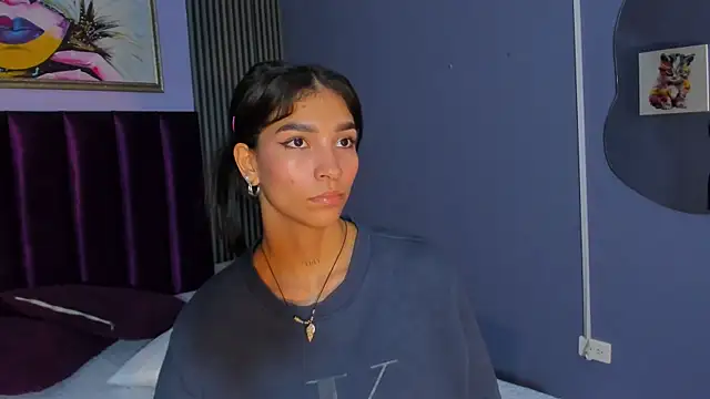 LauraAristizabal's Live XXX Chat