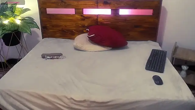 Czat XXX na żywo – Yeseniaa25_