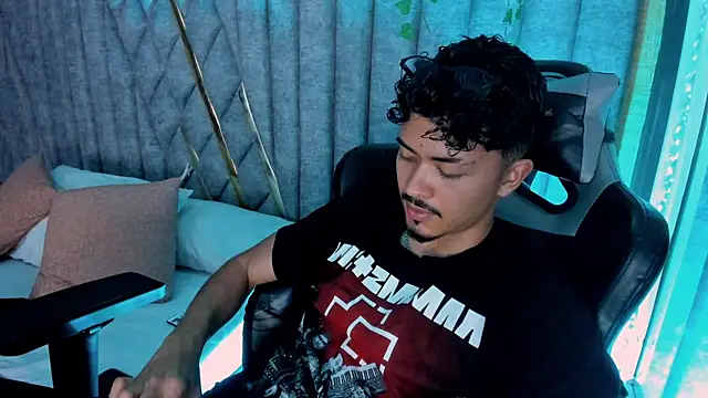 NicolaiKarav's Live XXX Chat