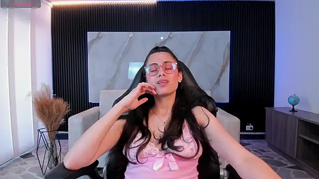 sofiapalacioss Adlı Modelin Canlı XXX Sohbeti