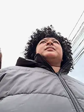 Rizos_hot_official: διαδικτυακό σόου στην κάμερα