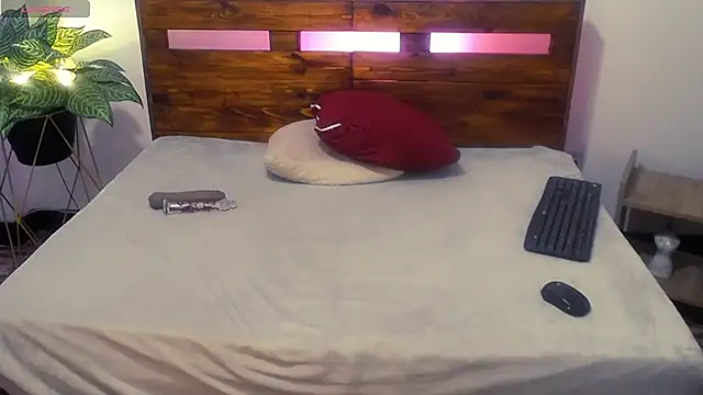 Yeseniaa25_'s Live XXX Chat