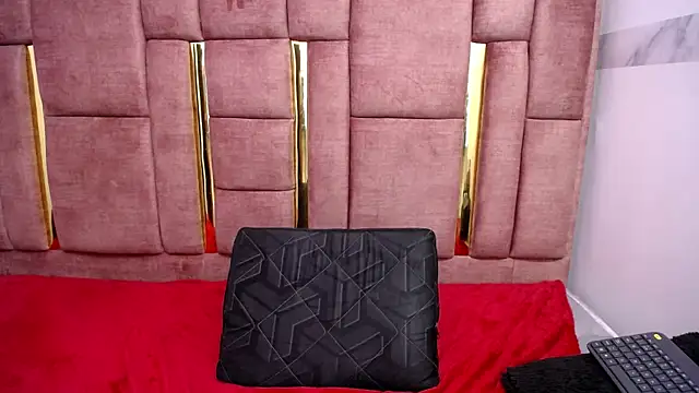 CHLOESHOW's Live XXX Chat