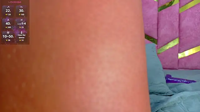 Chat XXX ao vivo de hornyhousekeeper_