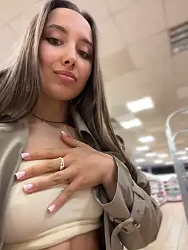 Show modela ICrazyOneIRL na web-kameri