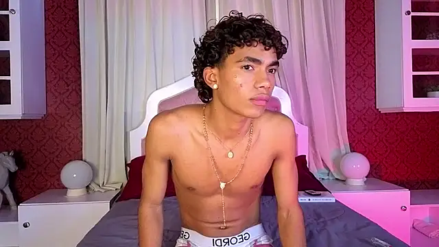 AlanCutee: διαδικτυακό σόου στην κάμερα