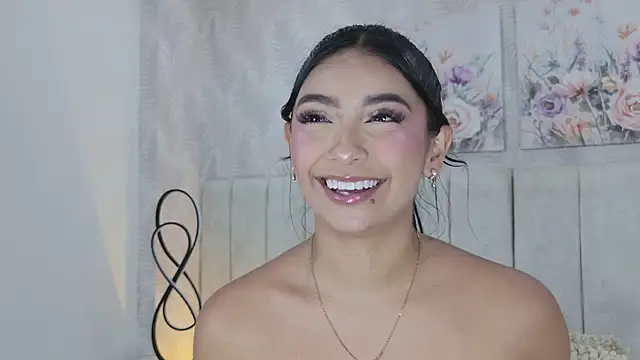 Chat +18 de MeganCruzGB ao vivo