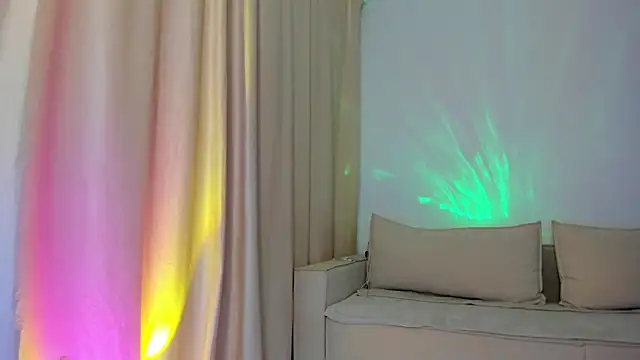 DeferentUproar Adlı Modelin Canlı XXX Sohbeti