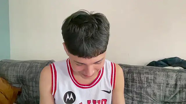 Chat +18 de Andy_Belier23 ao vivo