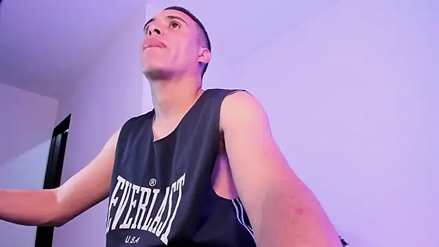 Chat +18 de Axel__fierro ao vivo