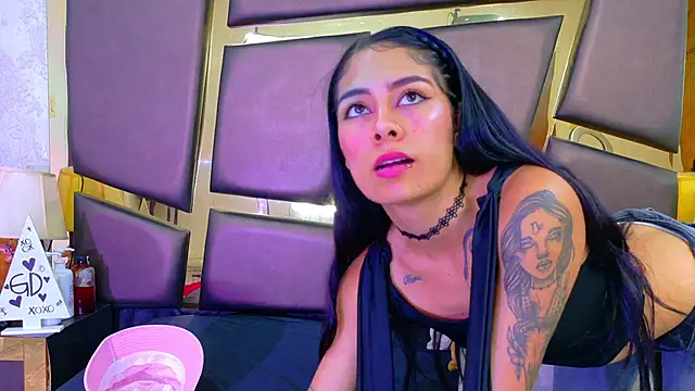 دردشة NicoleEsposito الجنسية المباشرة