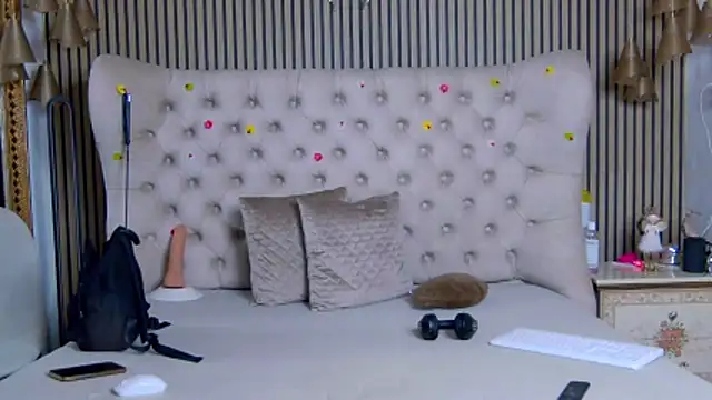 PlayfulShowのライブXXXチャット