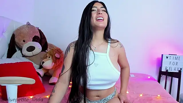 Blue_Petite Chat XXX in diretta