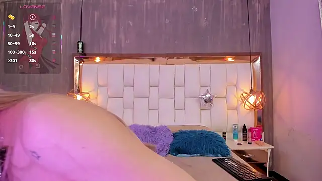 Pokazy przed kamerką – Foxxy_Doll