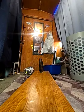 UncutHammer69 Show in webcam