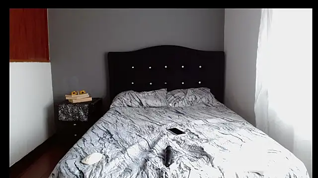 Emilia_1995 Live XXX-Chat