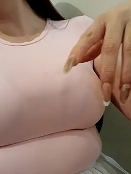 Mia_Novikov élő XXX-chatje