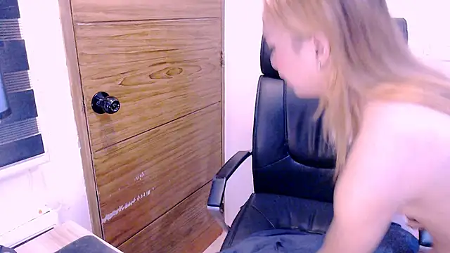 Show modela hugecock_collins na web-kameri